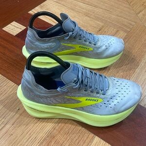 Women's Brooks Hyperion elite 2 size 6